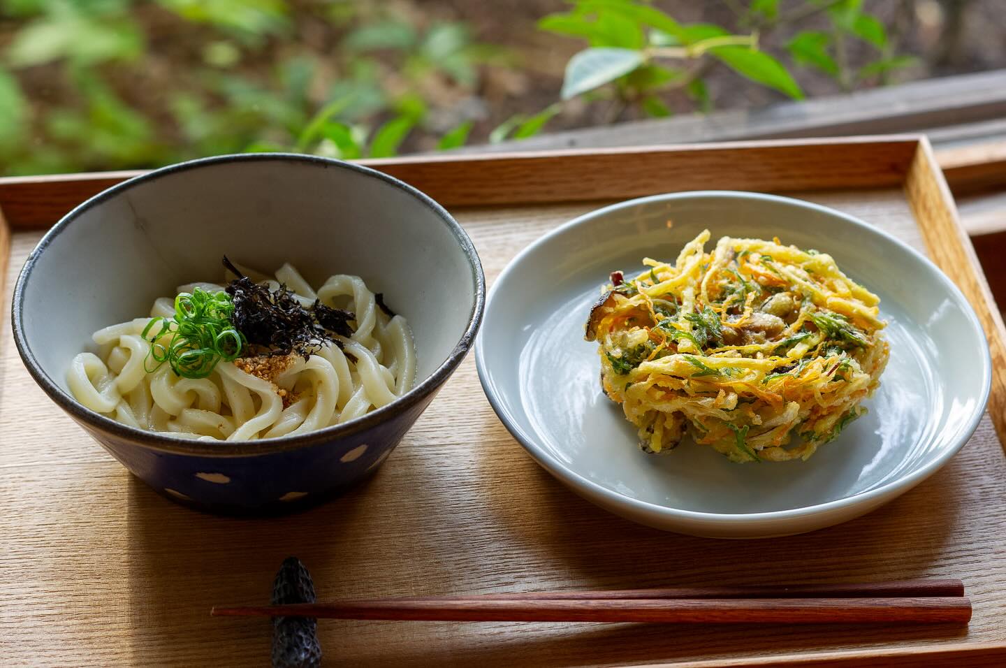 明日のNight cafeは21時までのんびり営業します。

明日だけの晩ごはん
『野菜のかき揚げうどん』をご用意します。
ハーフサイズもできます。

みつ豆もありますー♡