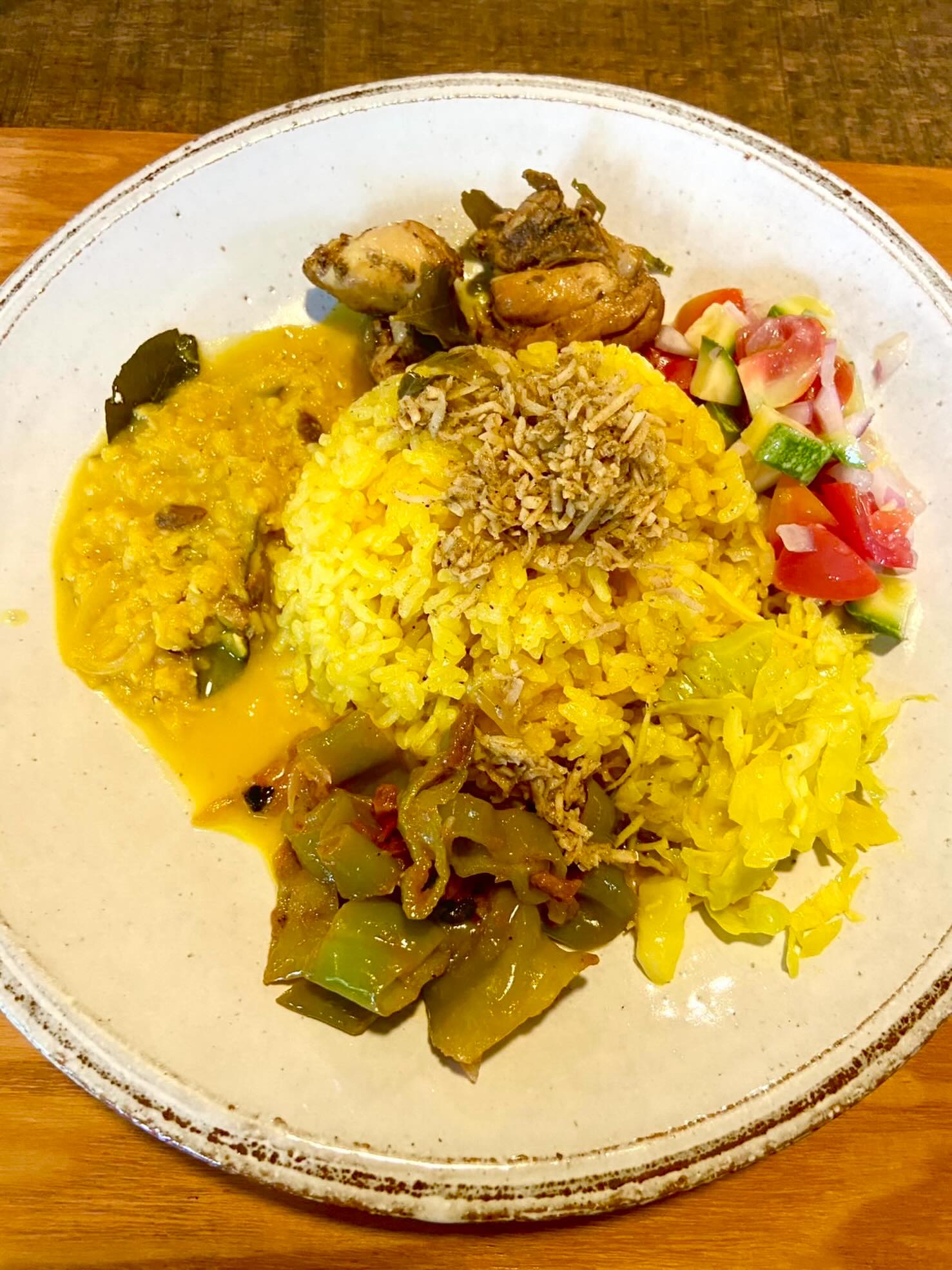 〈スリランカカレーの日〉

⭐︎オリゼのナイトカフェ⭐︎

6/27 （土）　18:00〜21:00

先日のいちねん草さんでの１日カフェ
スリランカカレーの日にきてくださいましたみなさまありがとうございました。
上川さんstitchの忍さんとの時間も楽しかったです。

オリゼでは今週土曜日久しぶりにスリランカカレーをお出しします！
のんびりオープンしますのでいらして下さいませ。
みつ豆もご用意します！

✳︎カレーはご予約にてテイクアウトもできますのでお問い合わせください。